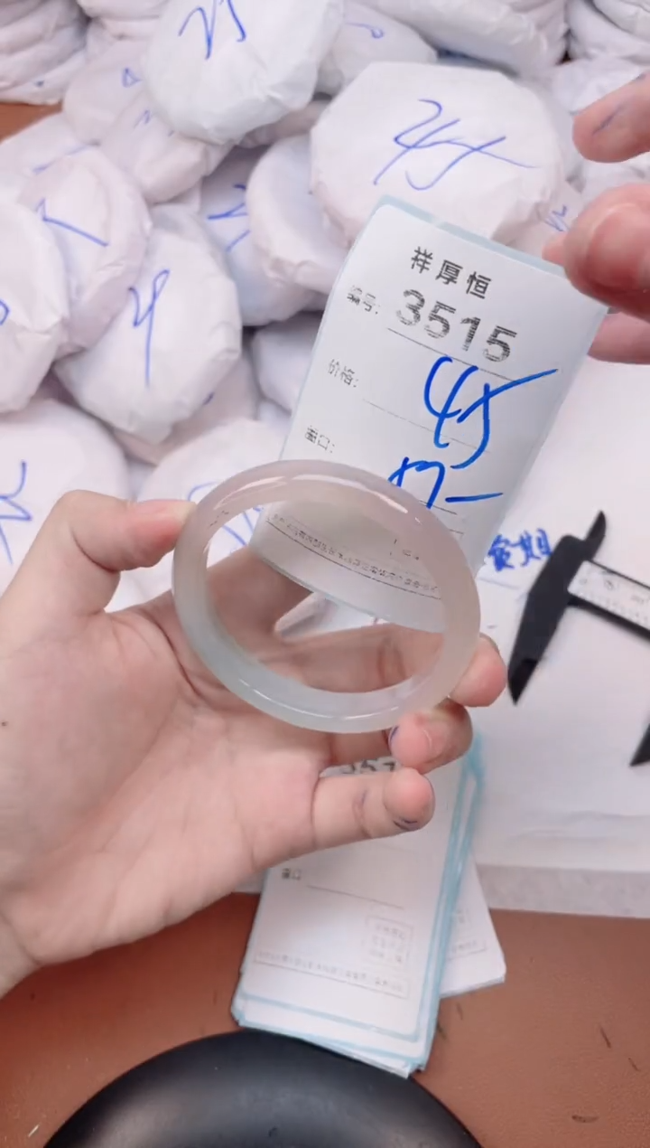 玛瑙/玉髓手镯未镶嵌3515