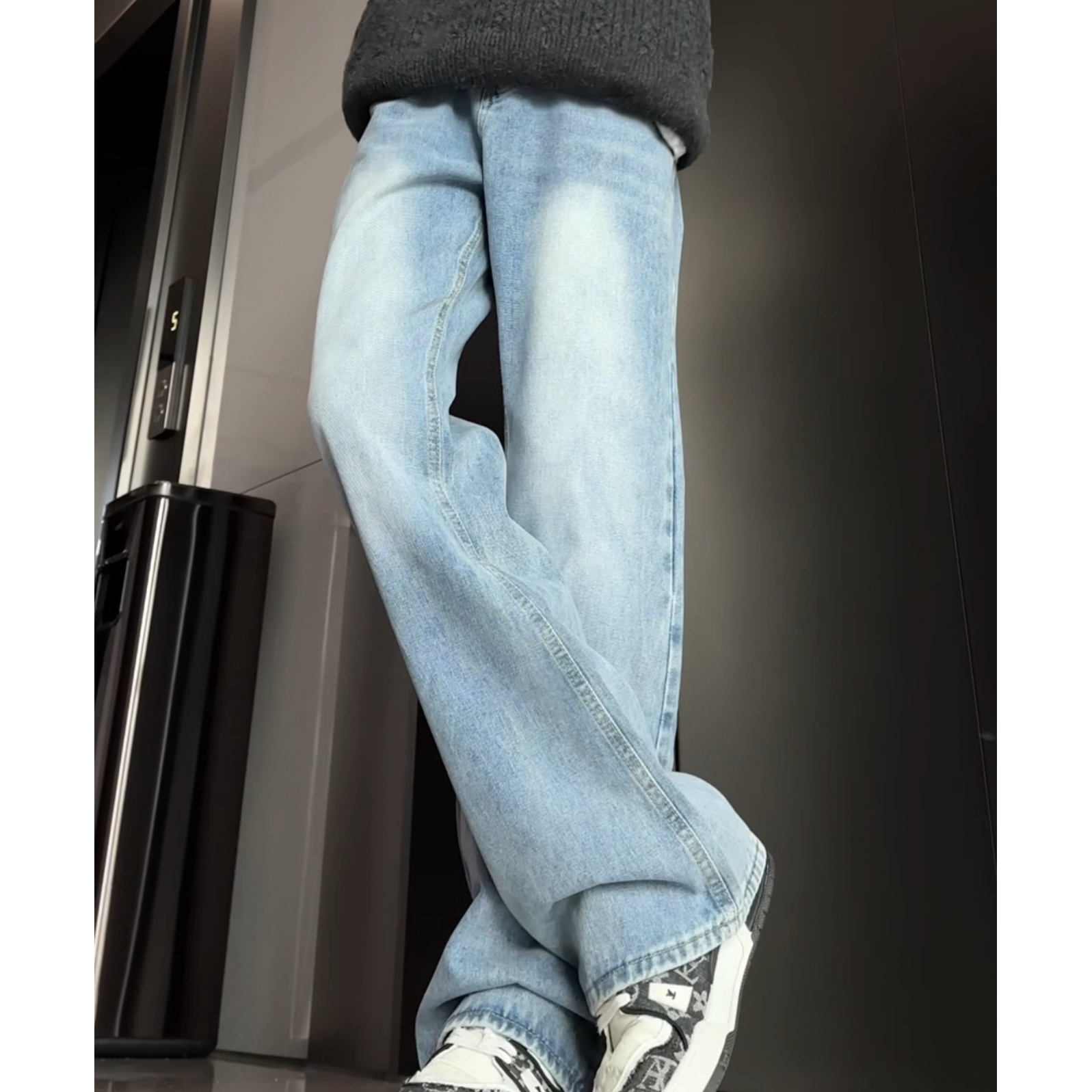 2025秋冬美式cleanfit半松紧腰水洗浅蓝牛仔裤男生宽松直筒微喇裤