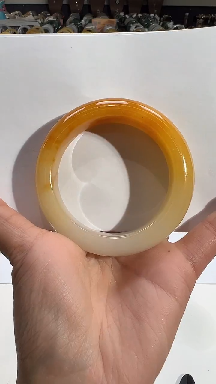 未镶嵌石英质玉（黄龙玉）手镯56圈口10