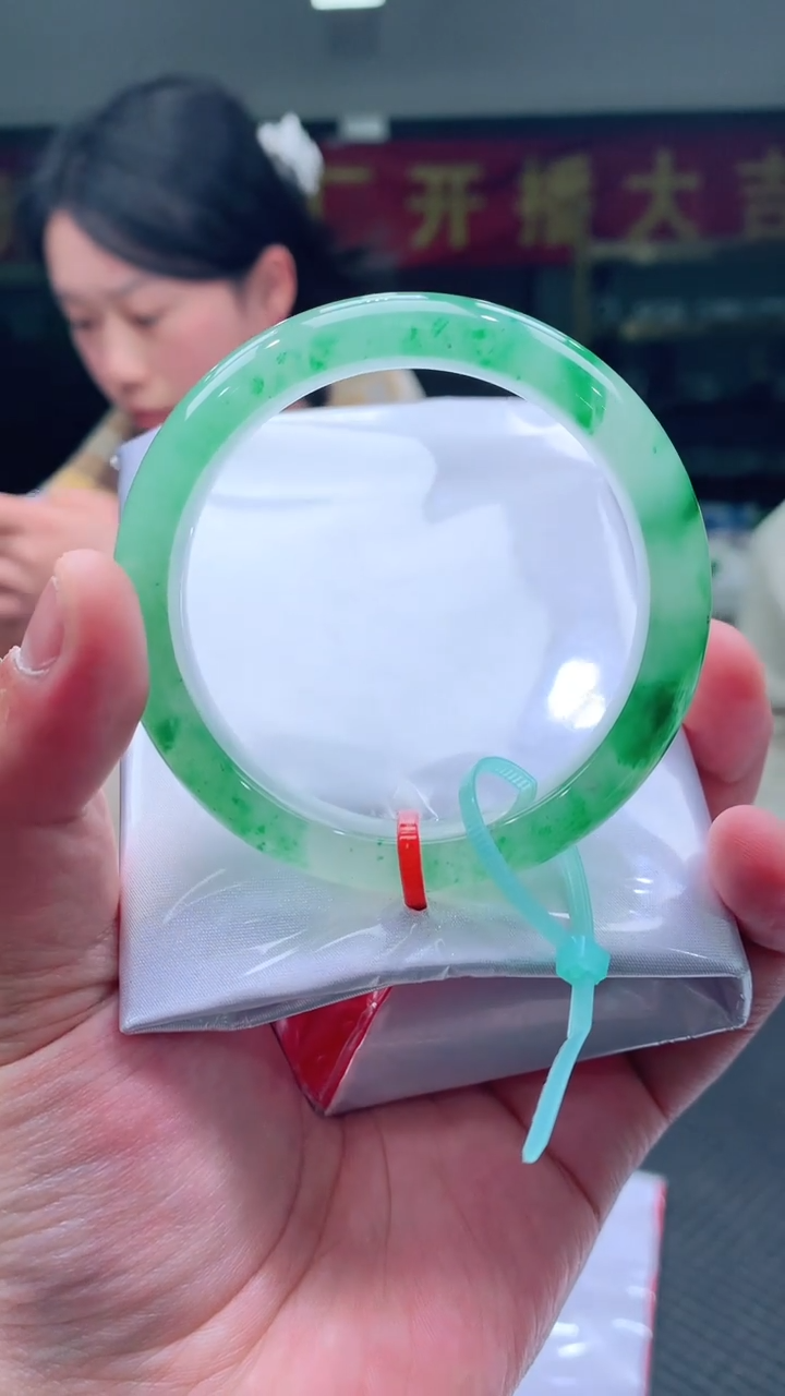 【闪购商品】石英质玉手镯未镶嵌手镯
