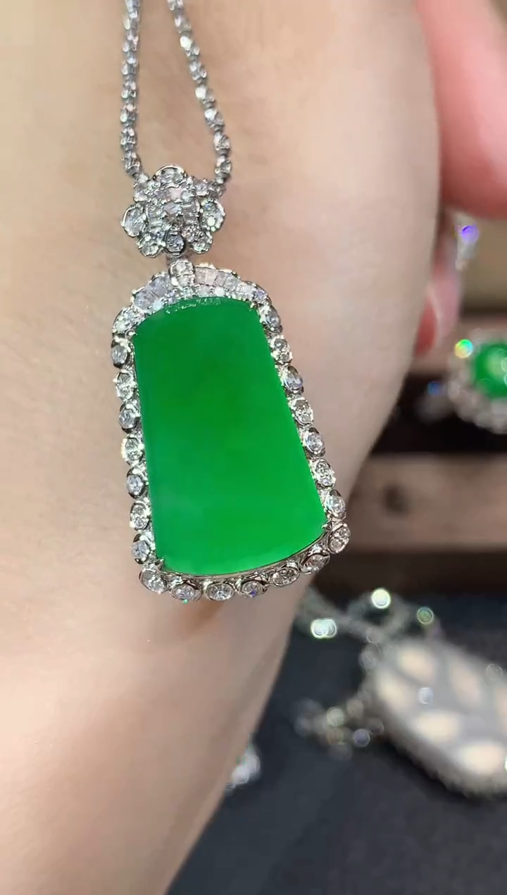 吊坠(不含链)18K金镶嵌翡翠C35