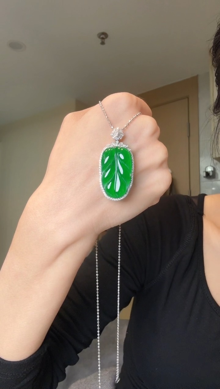 【闪购商品】翡翠吊坠(不含链)18K金镶嵌天然翡翠吊坠1