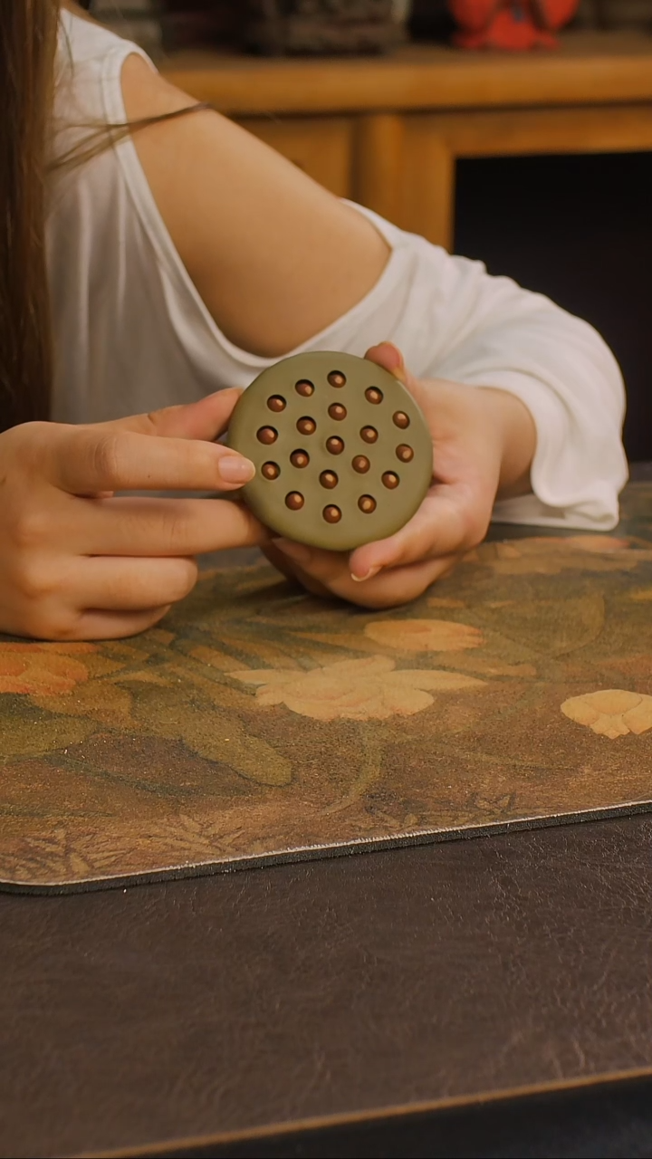 紫砂茶宠豆青泥莲蓬