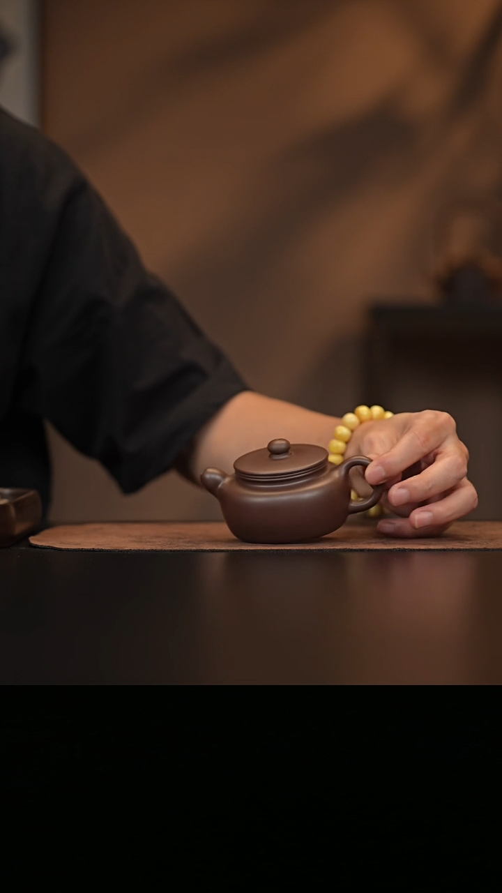 允禾斋 紫砂壶  孤影
