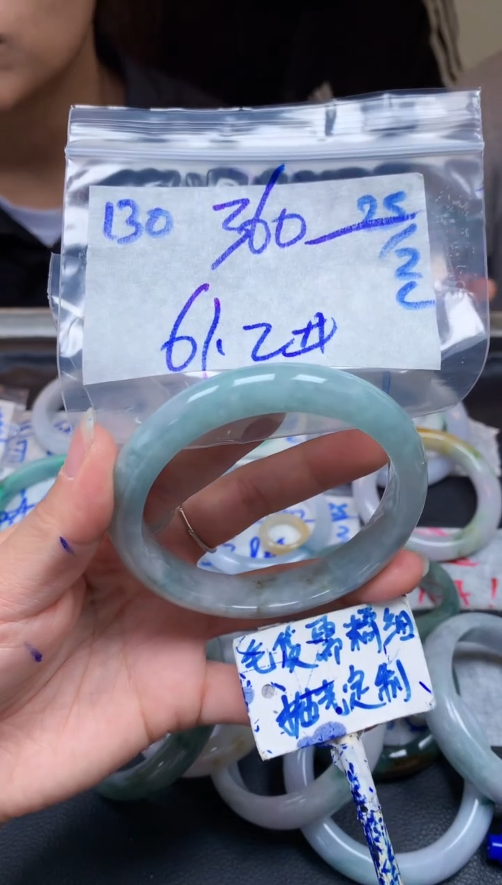 【闪购商品】定制翡翠未镶嵌130毛货需精细抛光手镯多样性拍一发一