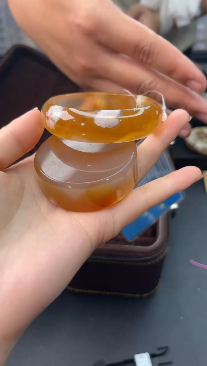 【闪购商品】石英质玉手镯未镶嵌赠送镯心（圈口54