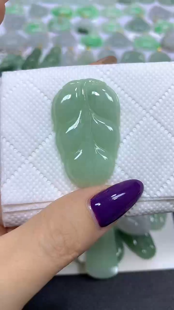 颈饰未镶嵌翡翠 