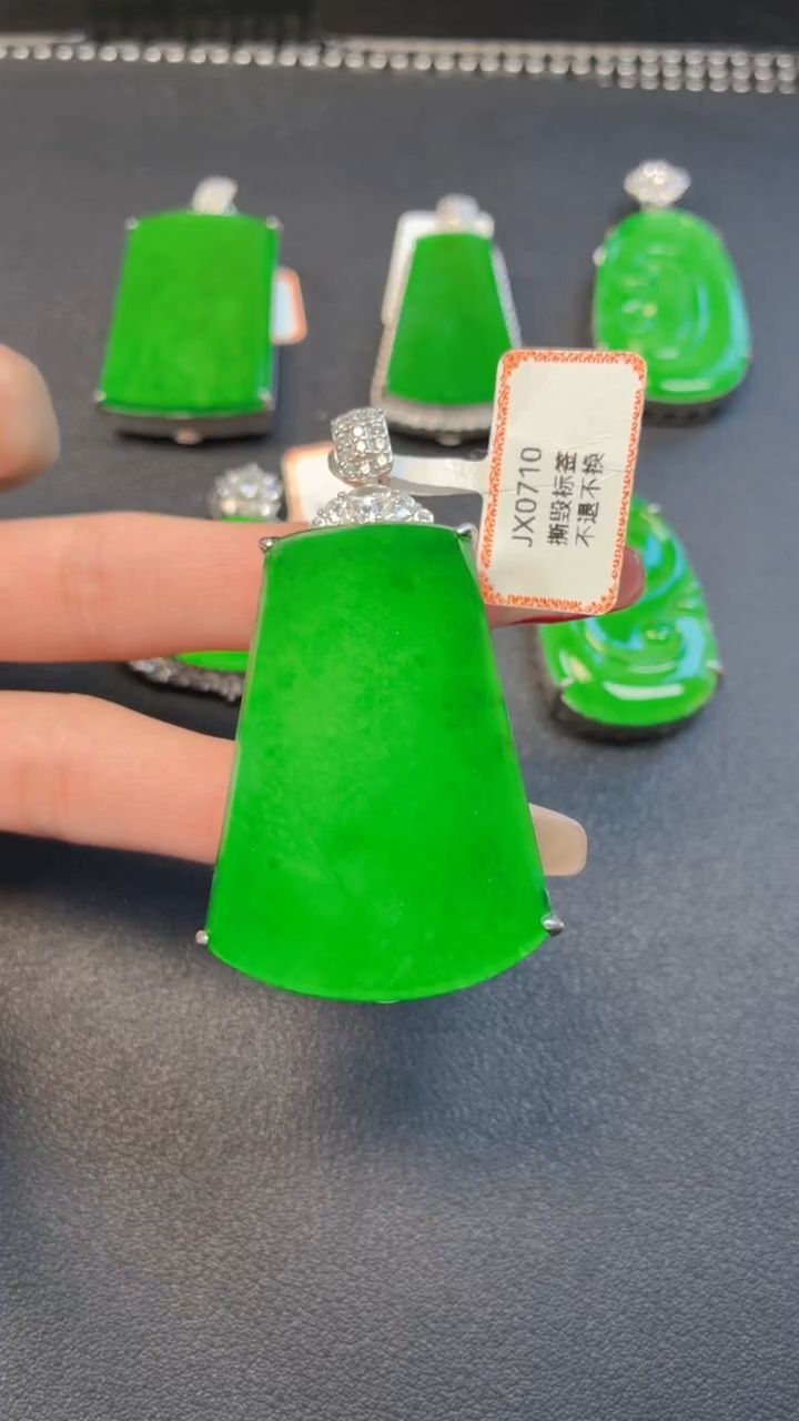 颈饰银S925镶嵌翡翠吊坠