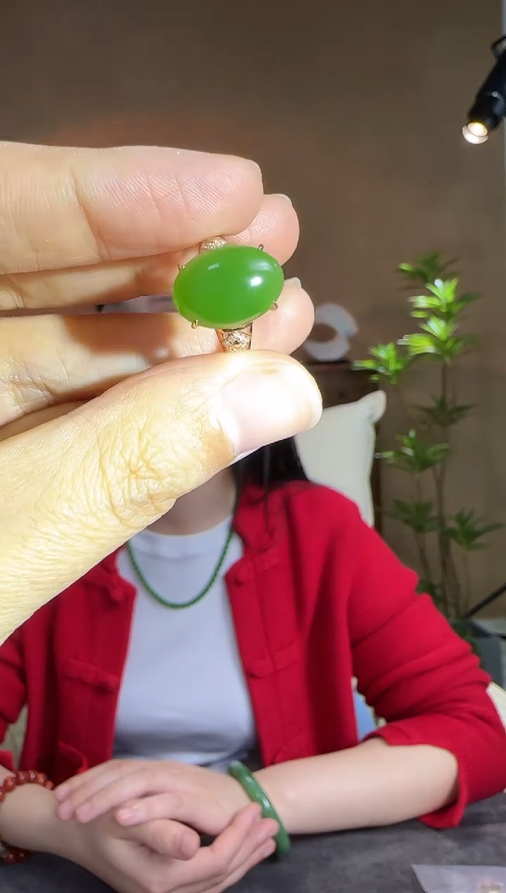 【闪购商品】和田玉戒指18K金镶嵌18K金镶碧玉蛋面戒指