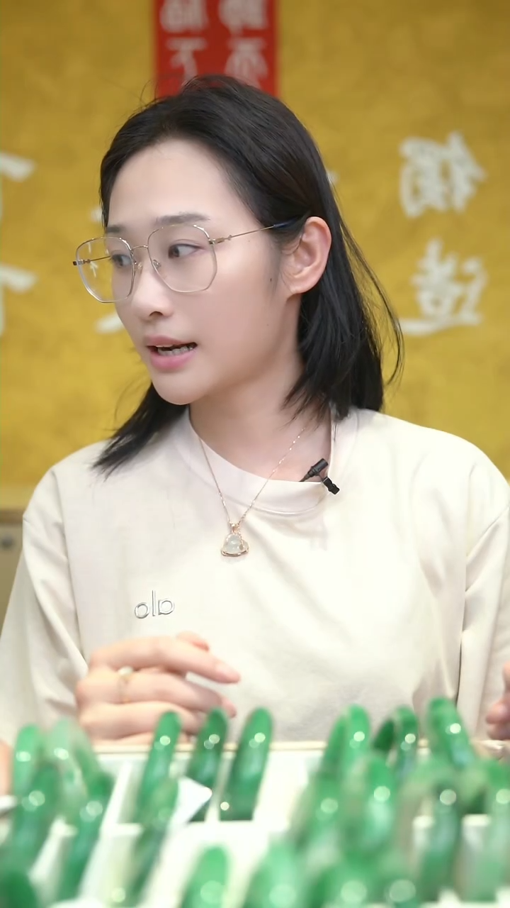 未镶嵌手镯石英质玉（非洲翠）090103