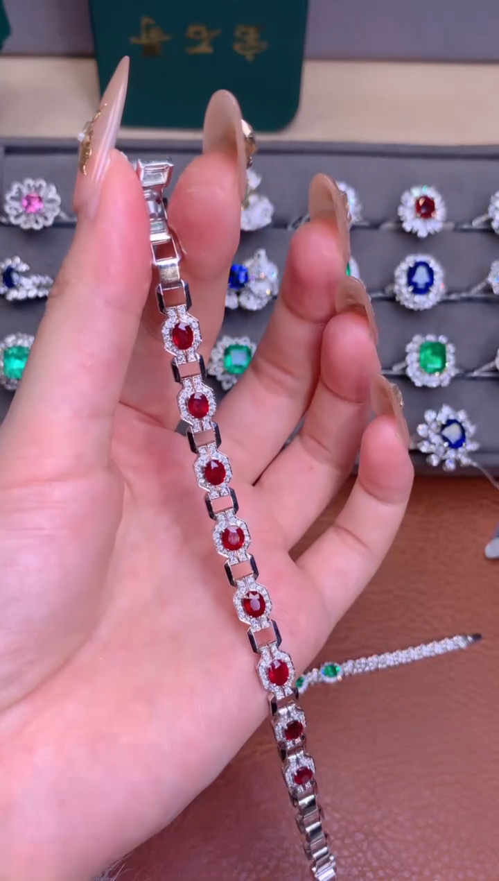 【闪购商品】红宝石手链18K金镶嵌4.6CT