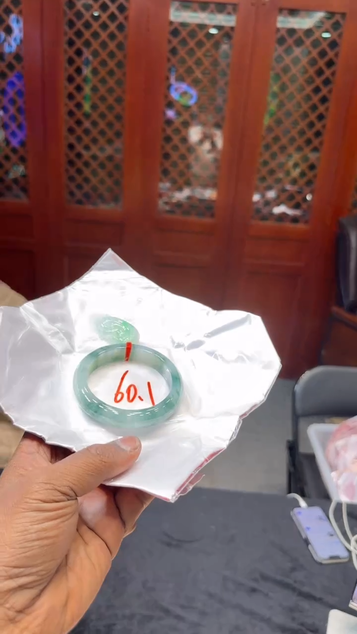 【闪购商品】翡翠手镯未镶嵌手镯