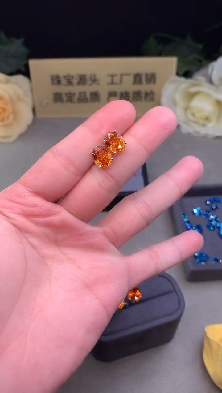 银S925镶嵌耳钉石榴石（芬达石）6528