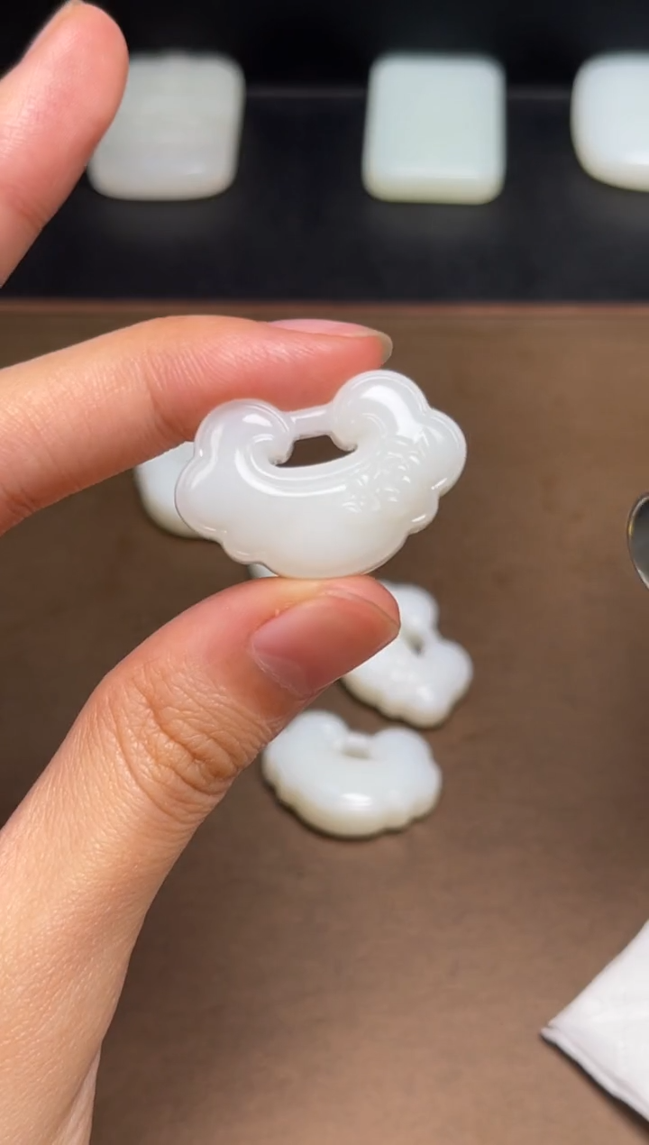 和田玉未镶嵌颈饰18