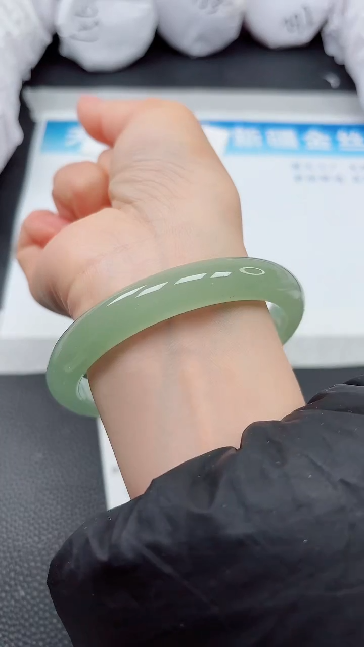 【闪购商品】石英质玉手镯未镶嵌A134