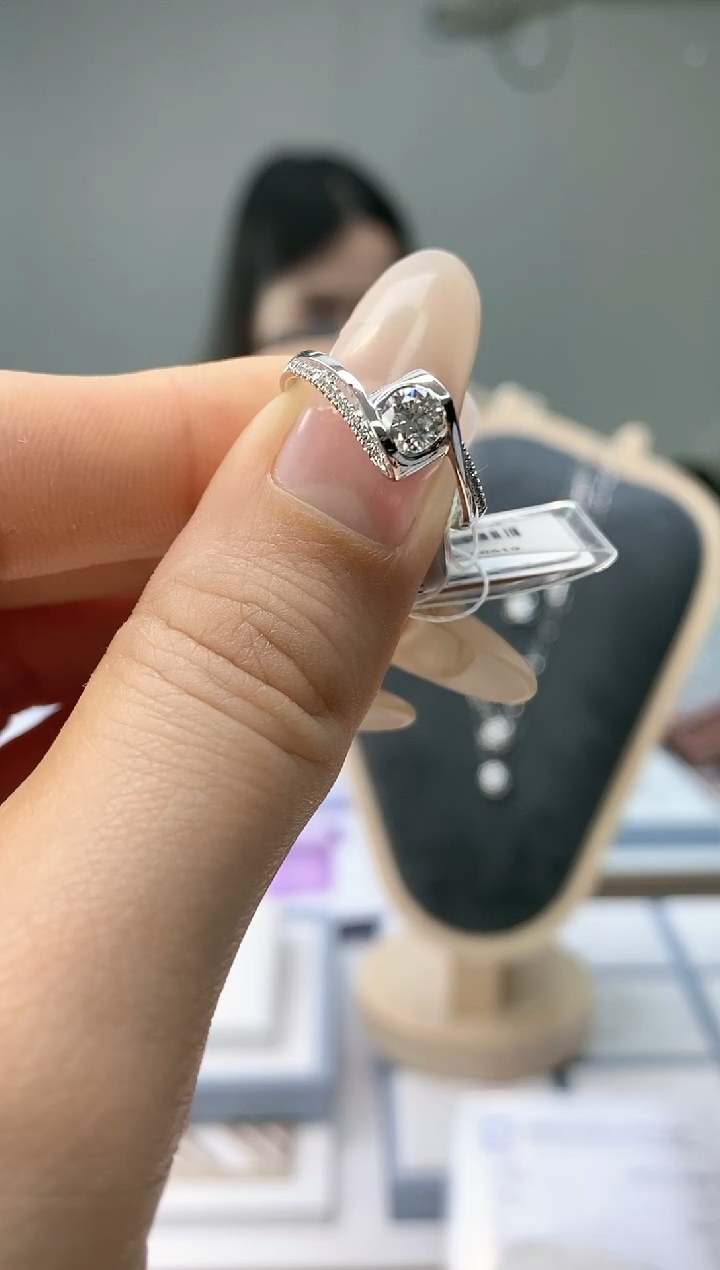 【闪购商品】钻石戒指/指环18K金镶嵌天然钻石仅此一件