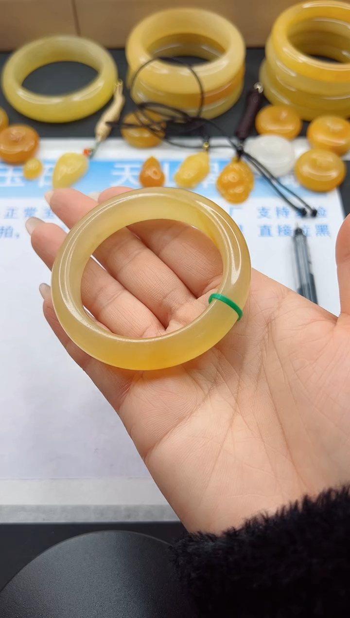 【闪购商品】石英质玉手镯未镶嵌666-51+