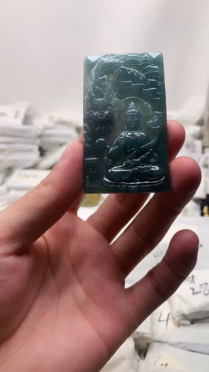翡翠未镶嵌颈饰大势至