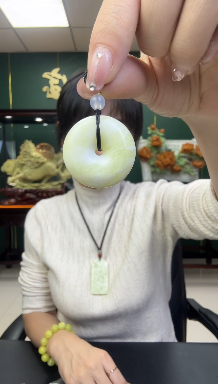 未镶嵌透闪石-蛇纹石玉项链面包扣