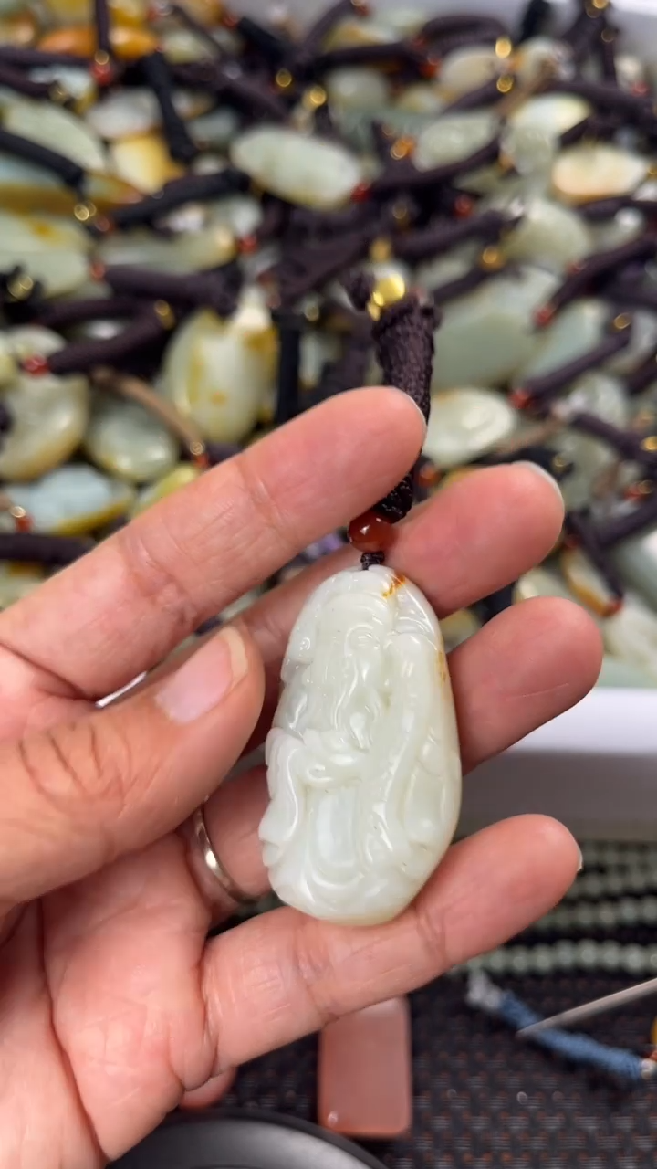 【闪购商品】和田玉颈饰未镶嵌多样性发货没有证书拍一发一有瑕