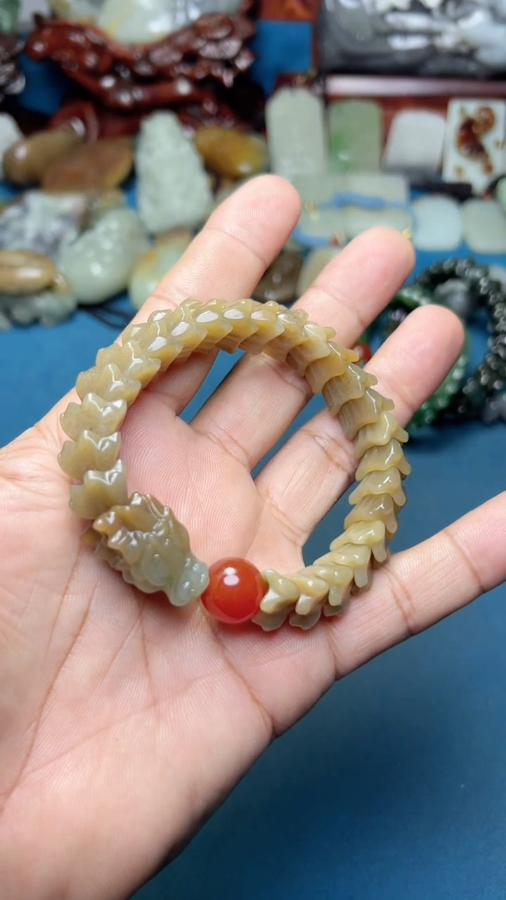 和田玉未镶嵌把件-