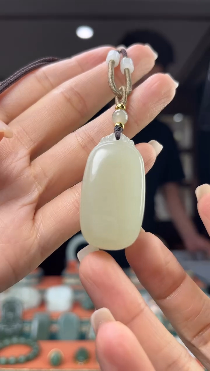 和田玉未镶嵌颈饰佩佩