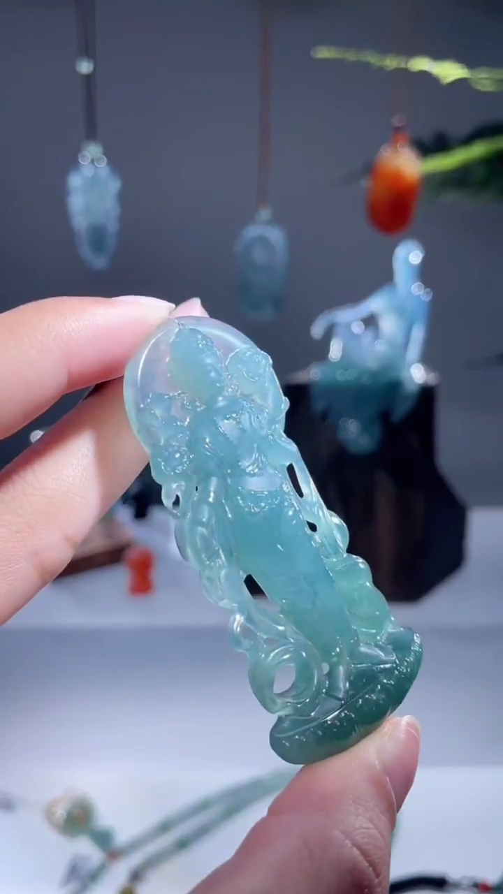 颈饰未镶嵌翡翠观音