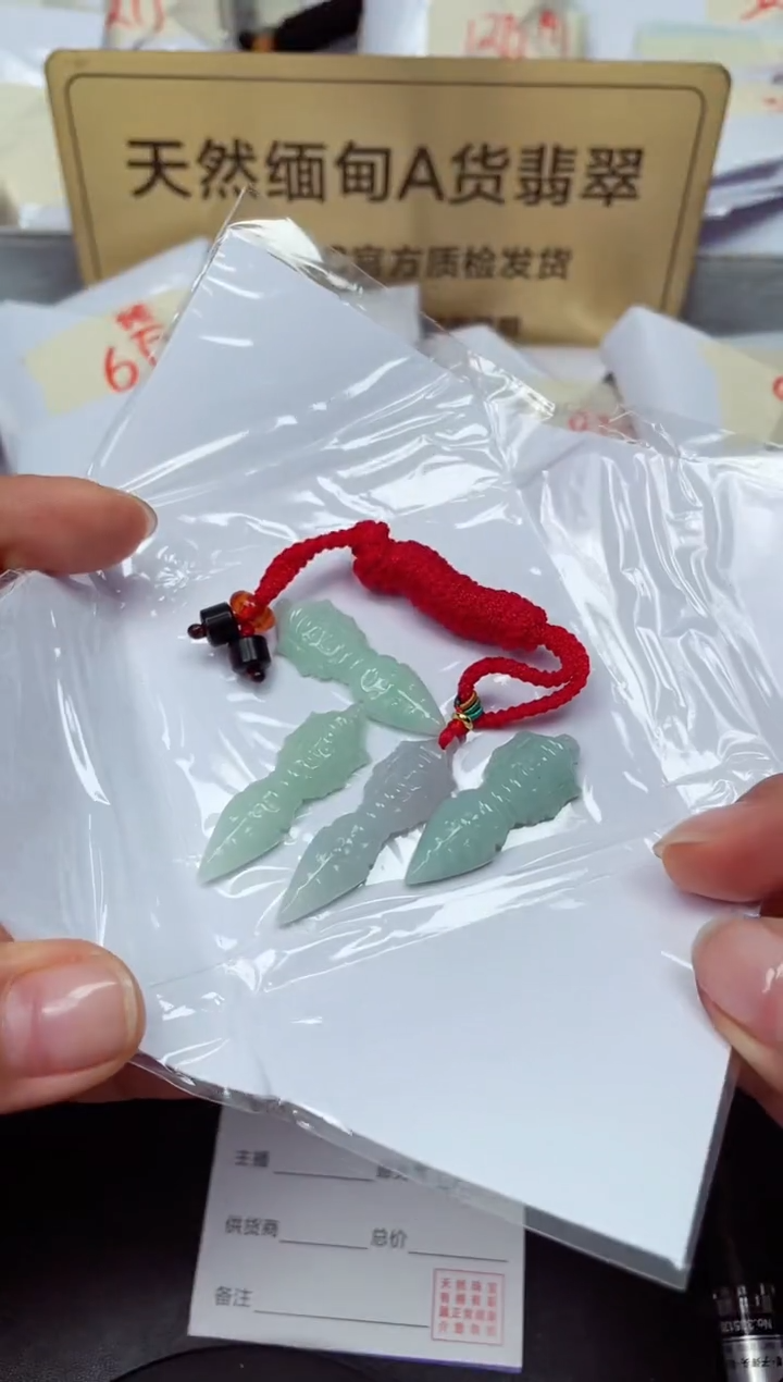 颈饰未镶嵌翡翠天然缅甸翡翠A货（多样性发一）