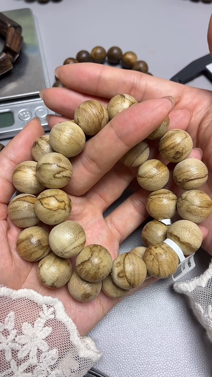 沉香手串遇*、达拉干圆珠单圈1.7虎斑虫漏多样性发其一