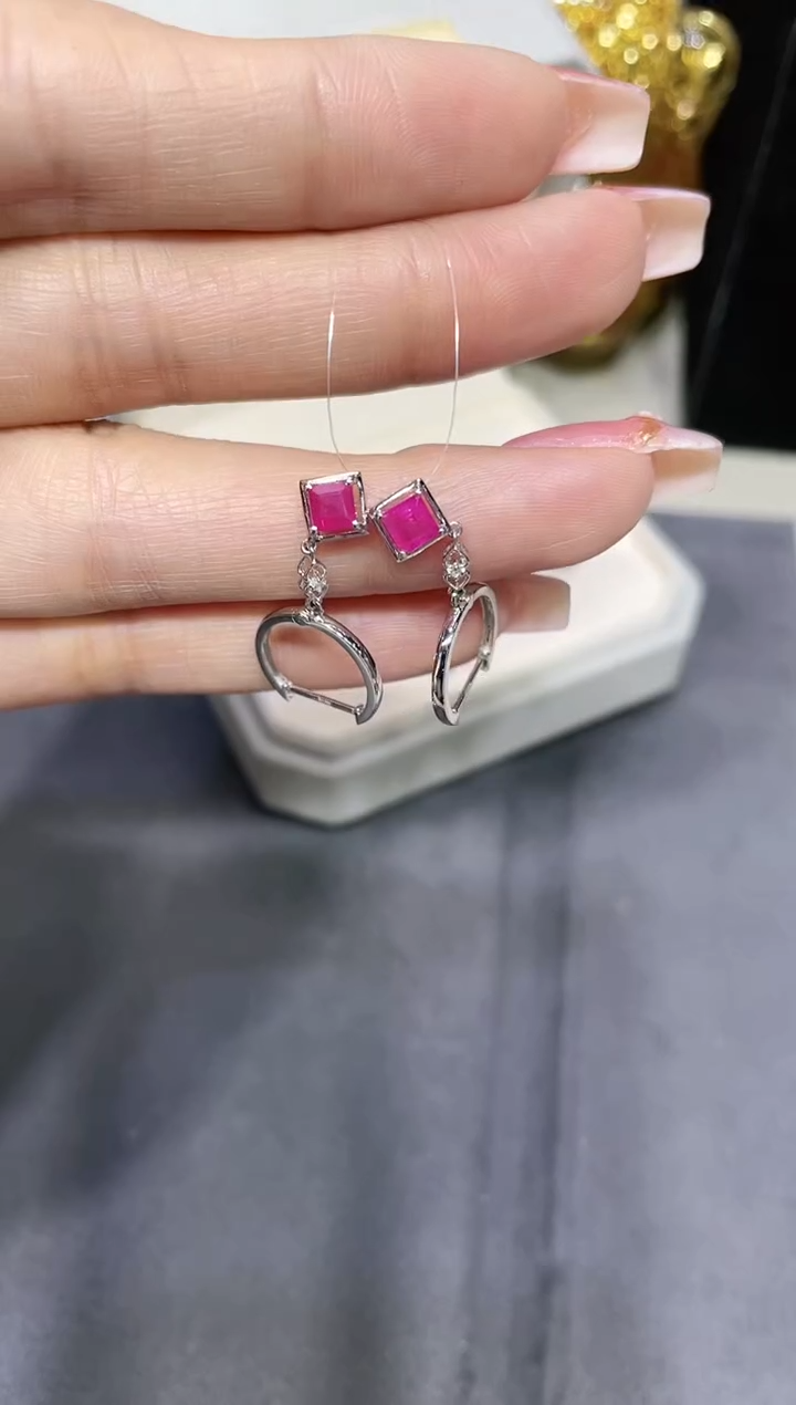 【闪购商品】红宝石耳饰18K金镶嵌·