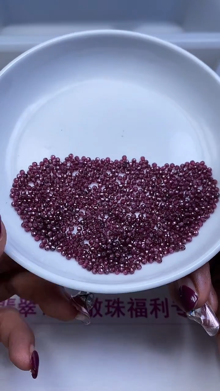 未镶嵌散珠石榴石C586 紫牙乌切面2mm100个9.9元