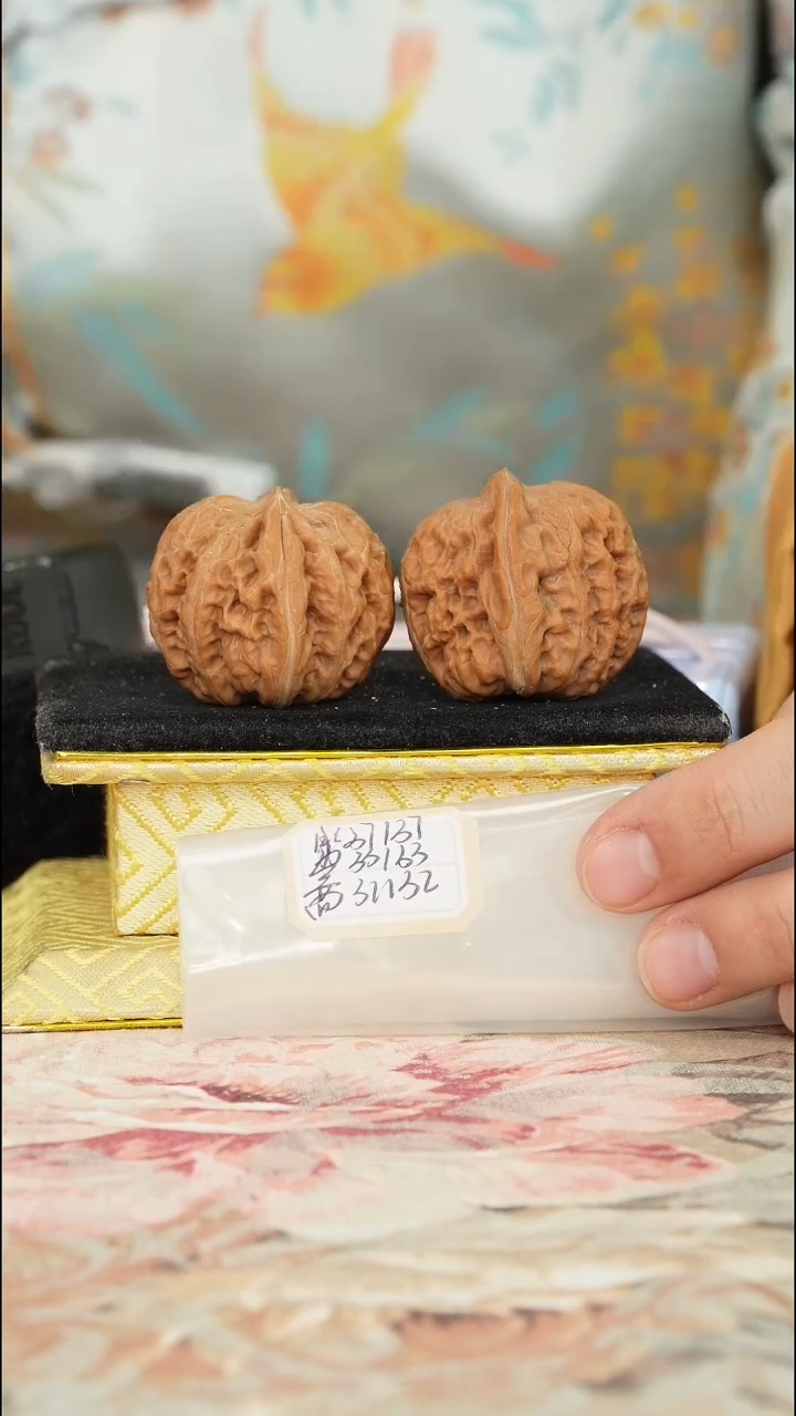 【闪购商品】文玩核桃把件平谷元宝