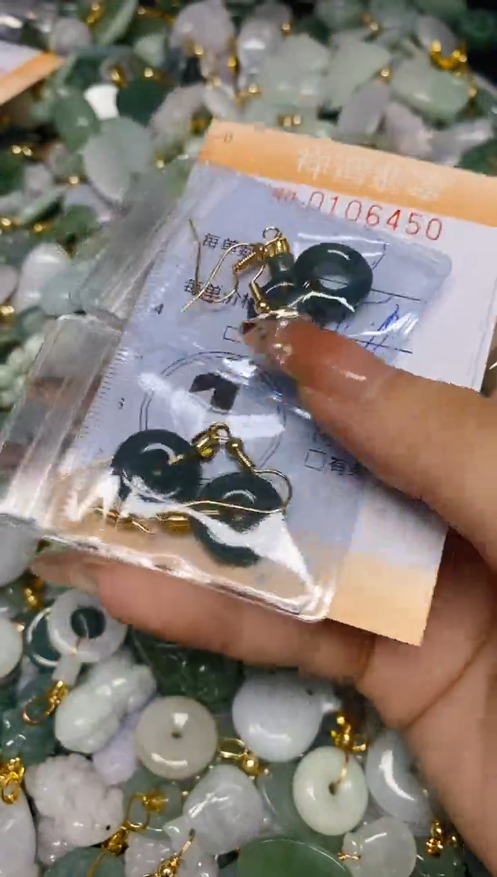 【闪购商品】翡翠颈饰未镶嵌闪购0106450多样性发其一