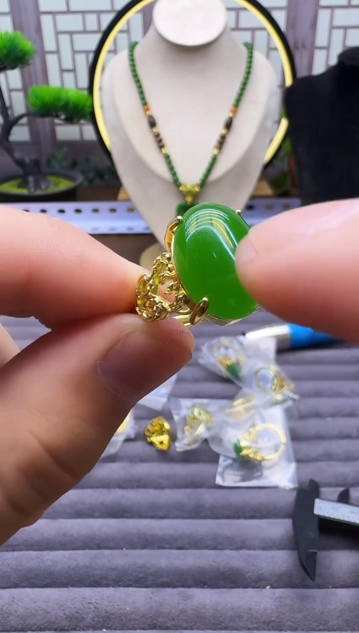 14K金镶嵌戒指和田玉L156    
