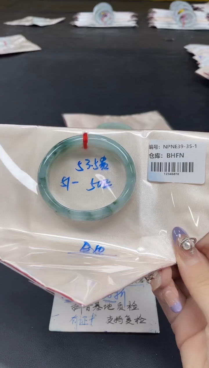 未镶嵌手镯翡翠翡翠手镯