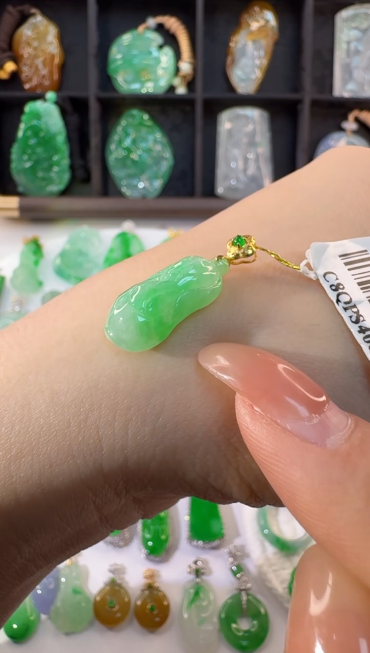 颈饰18K金镶嵌翡翠缅甸A货翡翠