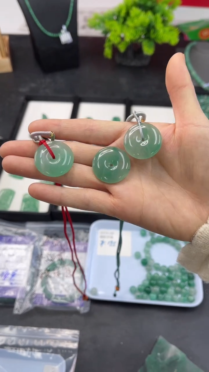 【闪购商品】石英质玉吊坠(不含链)未镶嵌平安扣