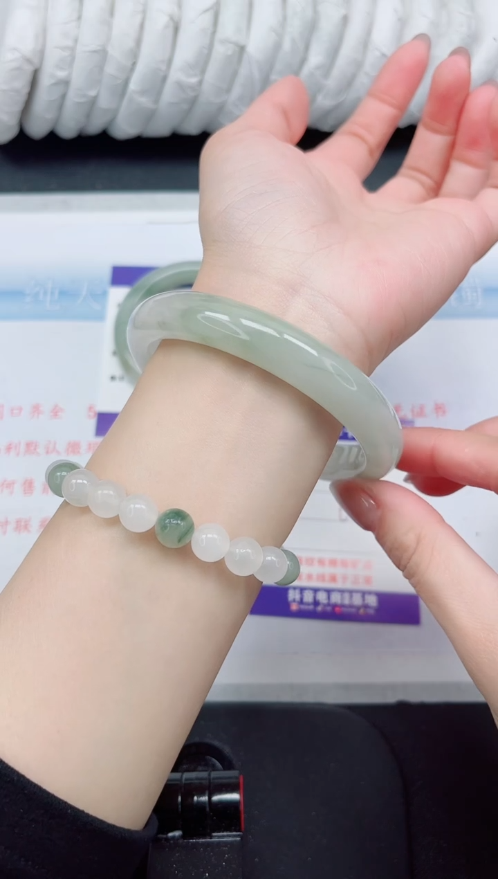 【闪购商品】石英质玉手镯未镶嵌107#64.4