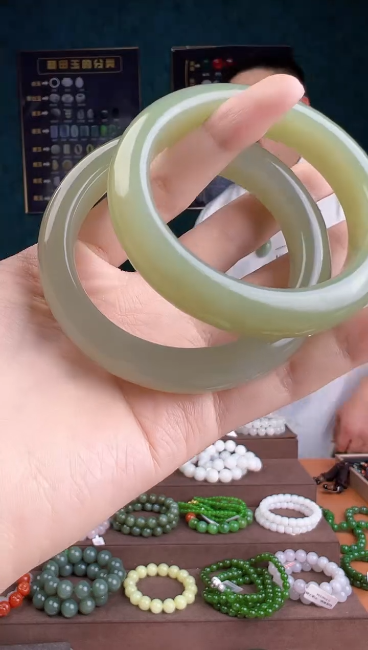 和田玉手镯未镶嵌多样性发货 拍一单发一个58-61