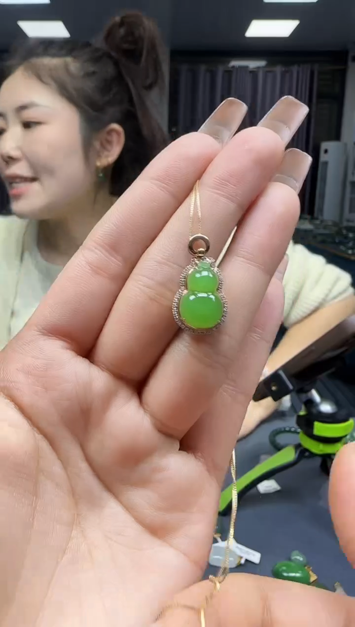 【闪购商品】和田玉挂件18K金镶嵌1