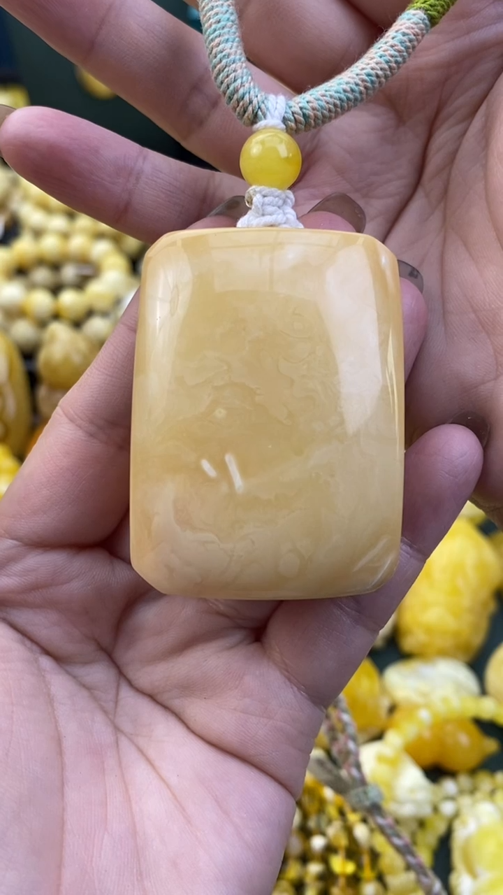 【闪购商品】琥珀裸石未镶嵌月.22