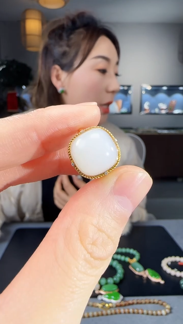 【闪购商品】和田玉戒指18K金镶嵌1