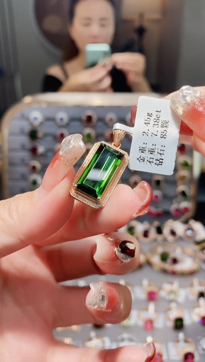 颈饰18K金镶嵌碧玺7.38.