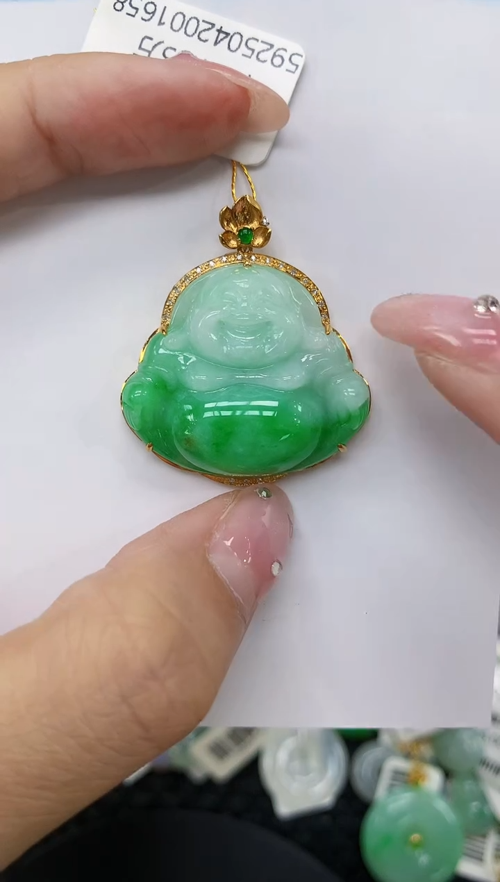 翡翠18K金镶嵌颈饰11111111111