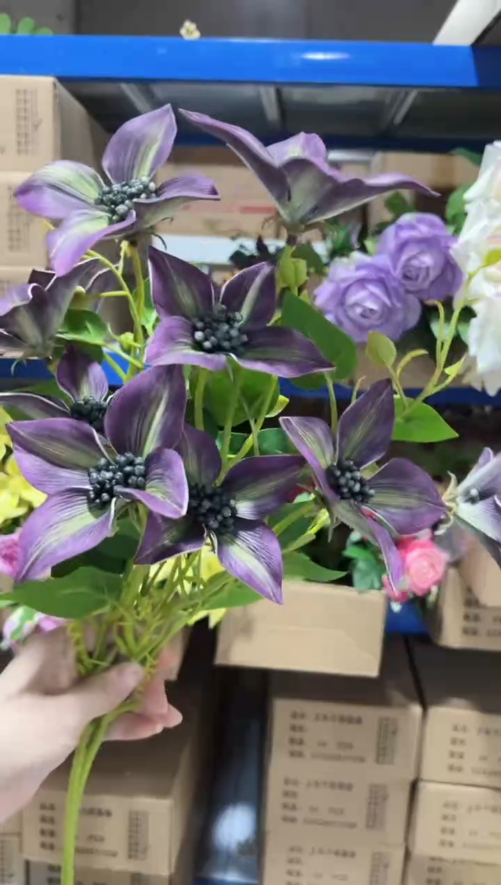 2枝紫色油画百合