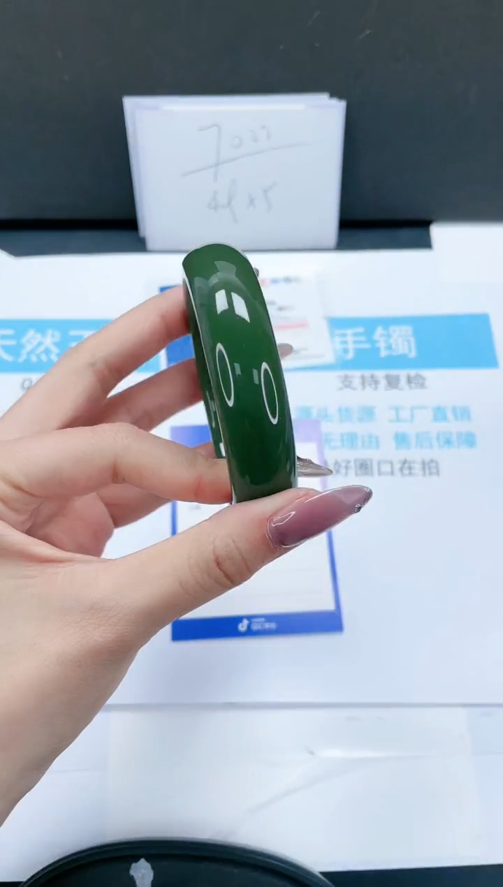 【闪购商品】石英质玉手镯未镶嵌156-58