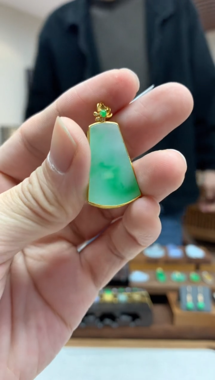 【闪购商品】翡翠吊坠(不含链)18K金镶嵌无事牌