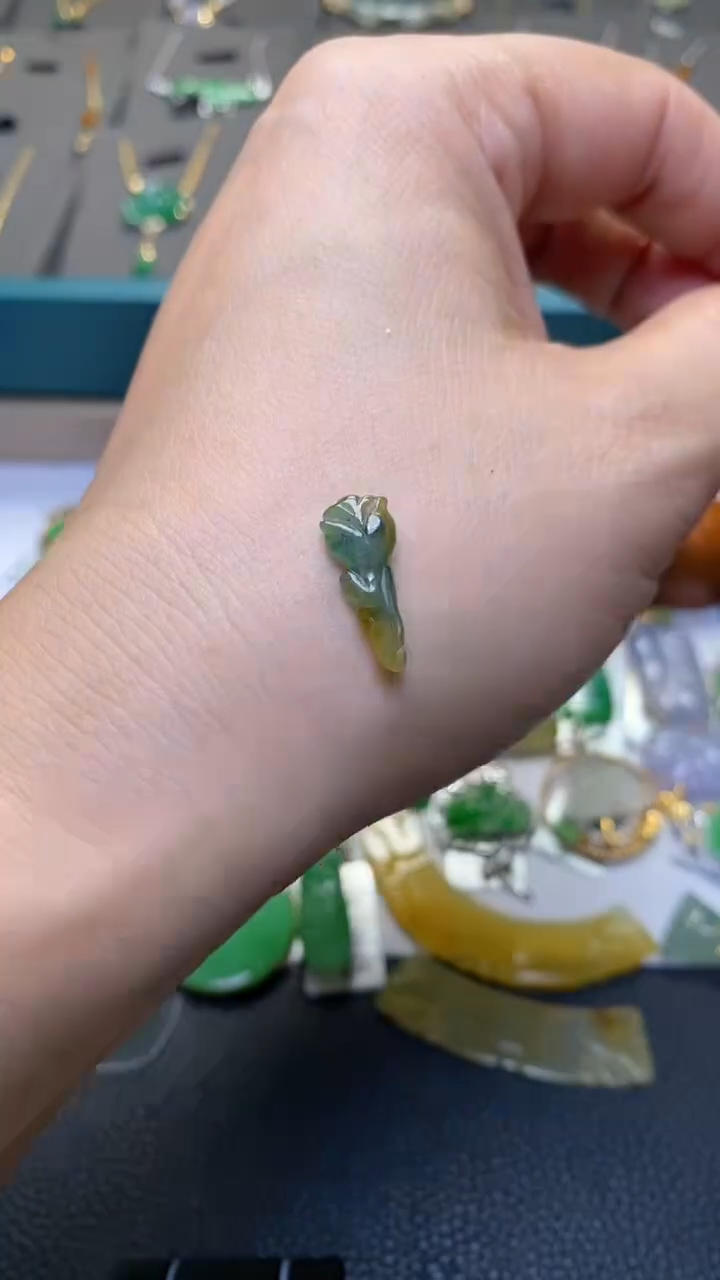 颈饰未镶嵌翡翠净货35105