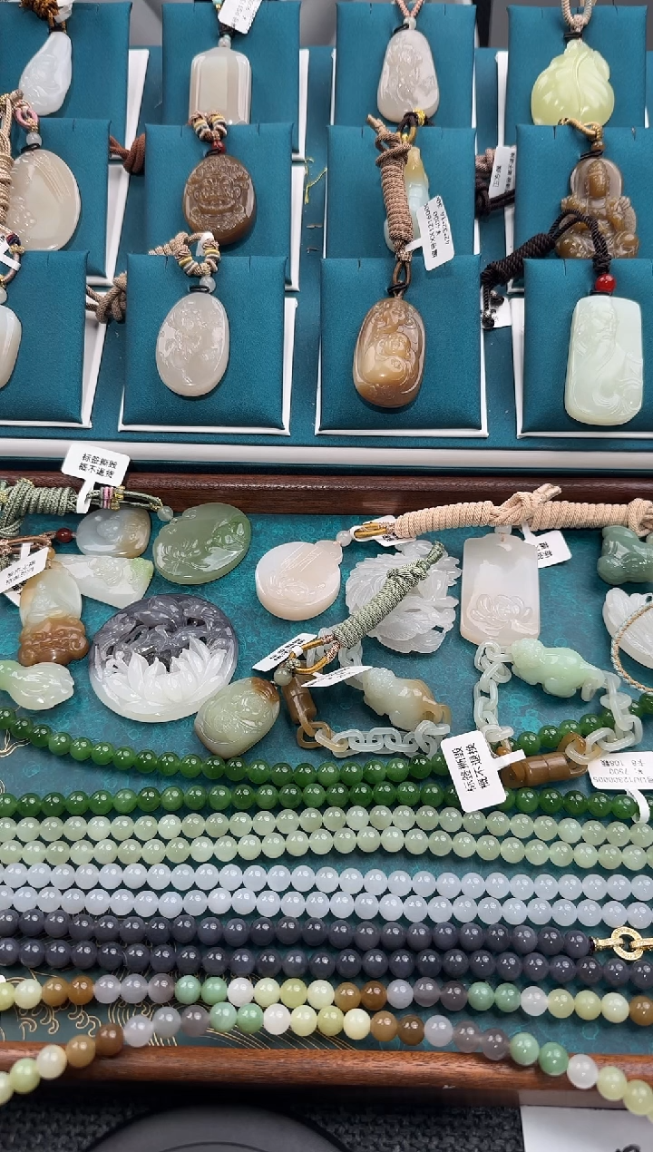 颈饰未镶嵌和田玉手牌 LR