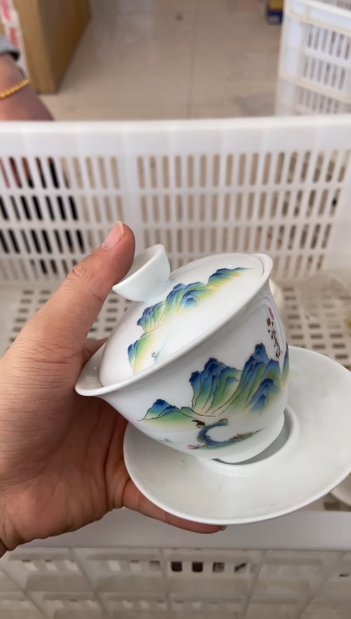 无运费险有瑕疵的摄影的产品有使用过的痕迹有点脏介意勿拍杯